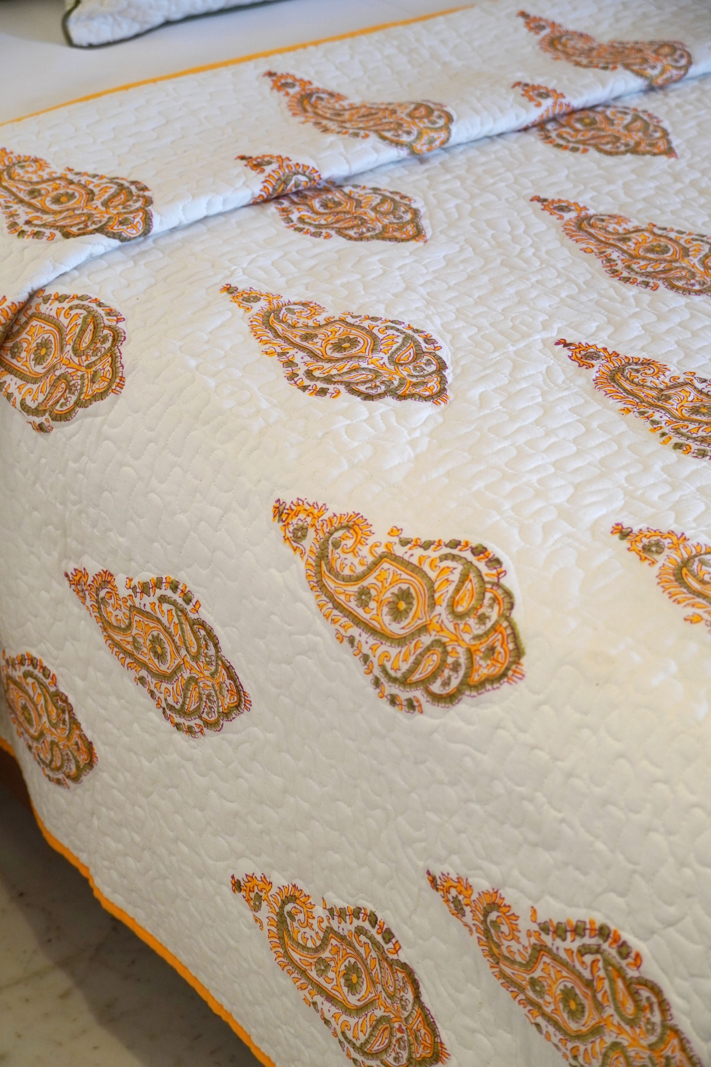 Big Floral Paisley Quilt