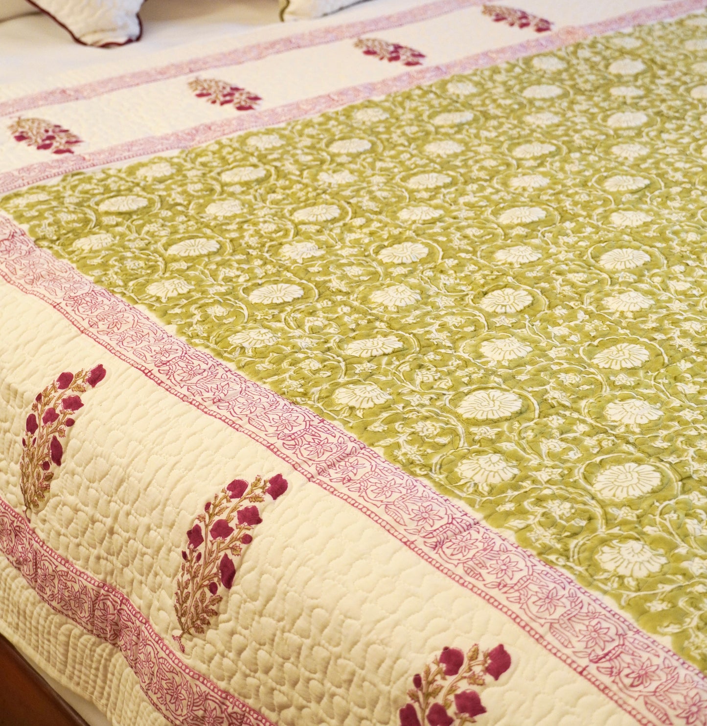 Green Ditsy - Poppies Quilt